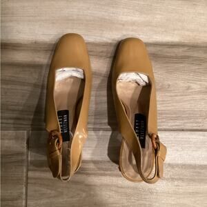 Stuart Weizmann Vintage Tan High Heels in Size 7.5. Preloved.